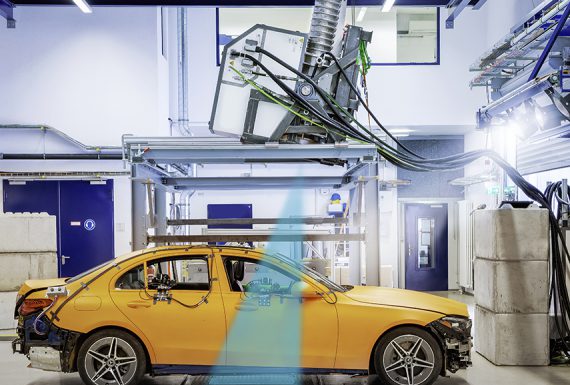 Mercedes-Benz realiza primeiro crash test com Raio-X de alta velocidade
